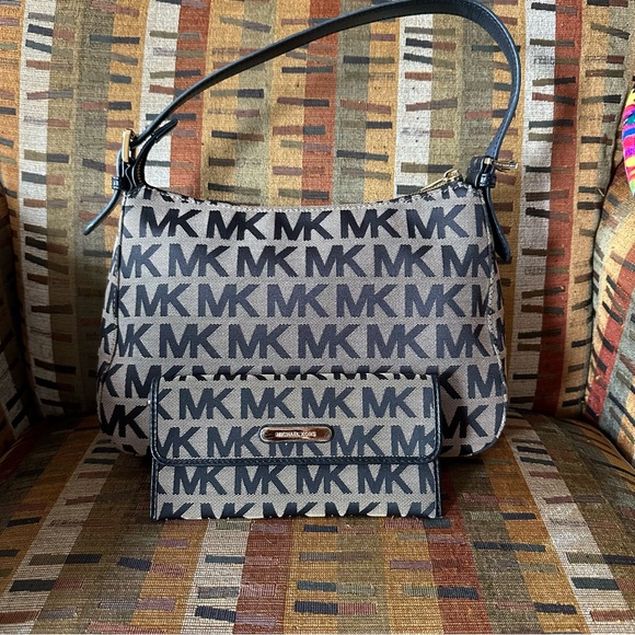 MICHAEL KORS Y2K Signature Mini Shoulder bag with Wallet - Picture 2 of 16